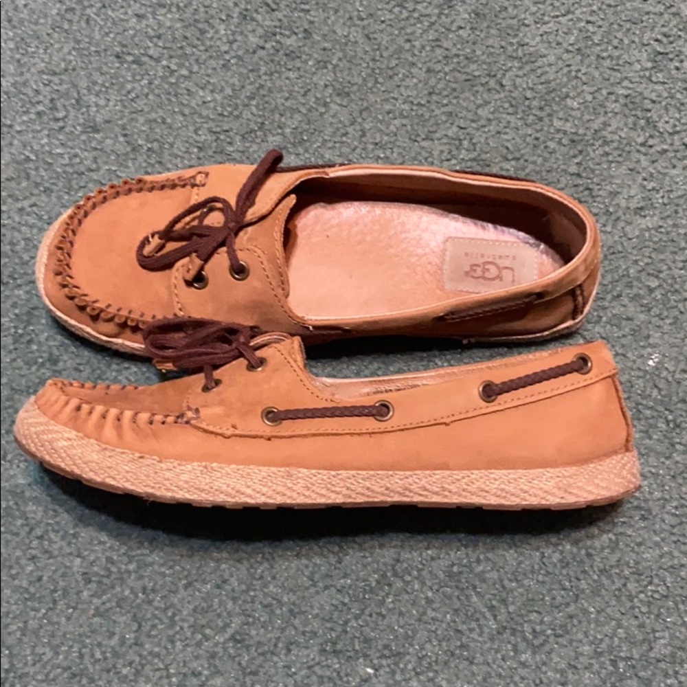 UGG Moccasin - Picture 2 of 5